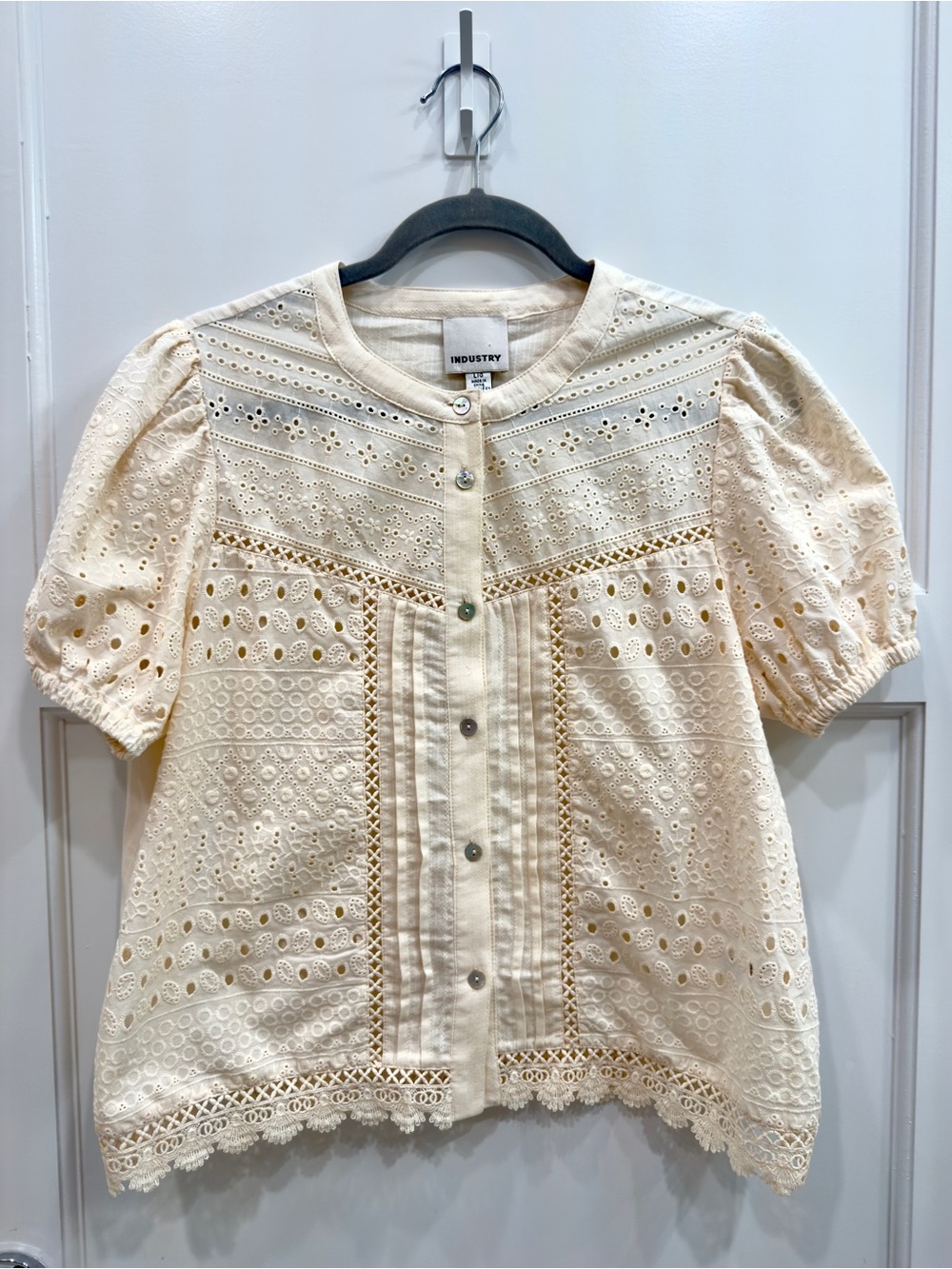 INDUSTRY Women’s Ivory Cotton Eyelet Puff Sleeve Blouse Medium/Large